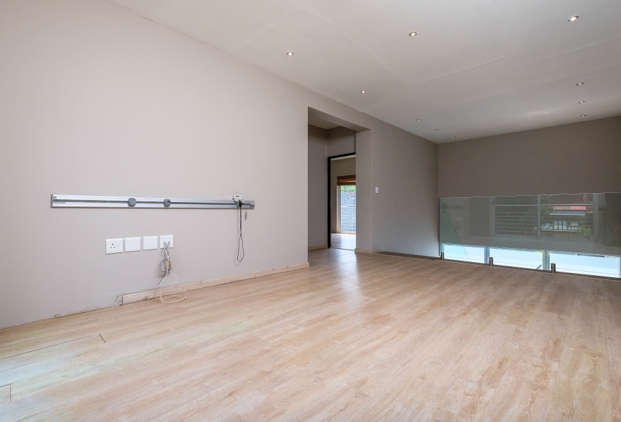 To Let 3 Bedroom Property for Rent in Illovo Gauteng