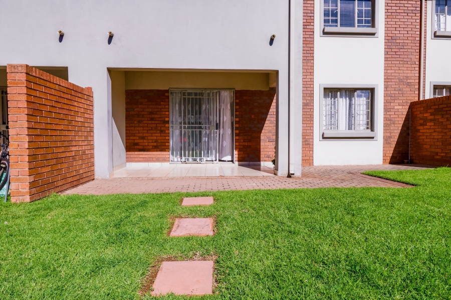 2 Bedroom Property for Sale in Monavoni Gauteng