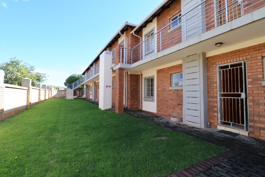 2 Bedroom Property for Sale in Monavoni Gauteng