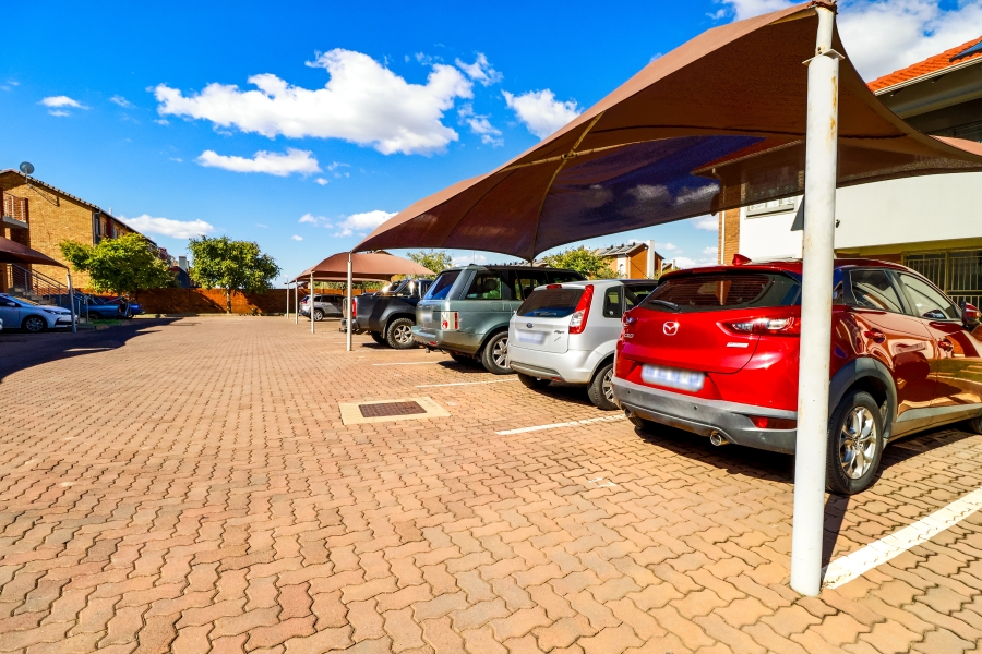 2 Bedroom Property for Sale in Monavoni Gauteng