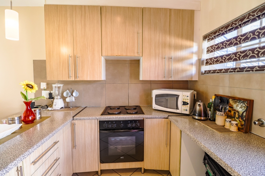 2 Bedroom Property for Sale in Monavoni Gauteng