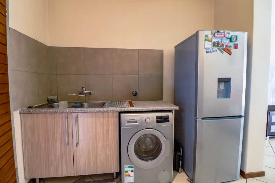2 Bedroom Property for Sale in Monavoni Gauteng