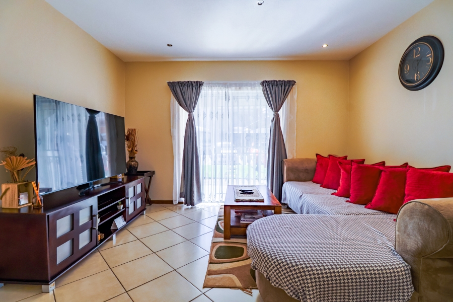 2 Bedroom Property for Sale in Monavoni Gauteng