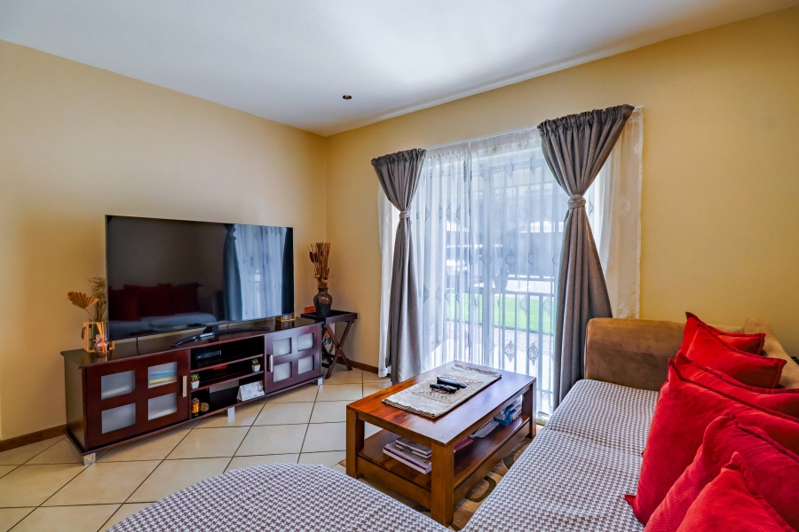 2 Bedroom Property for Sale in Monavoni Gauteng