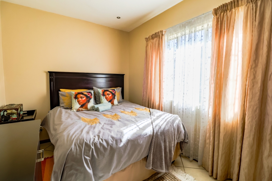 2 Bedroom Property for Sale in Monavoni Gauteng