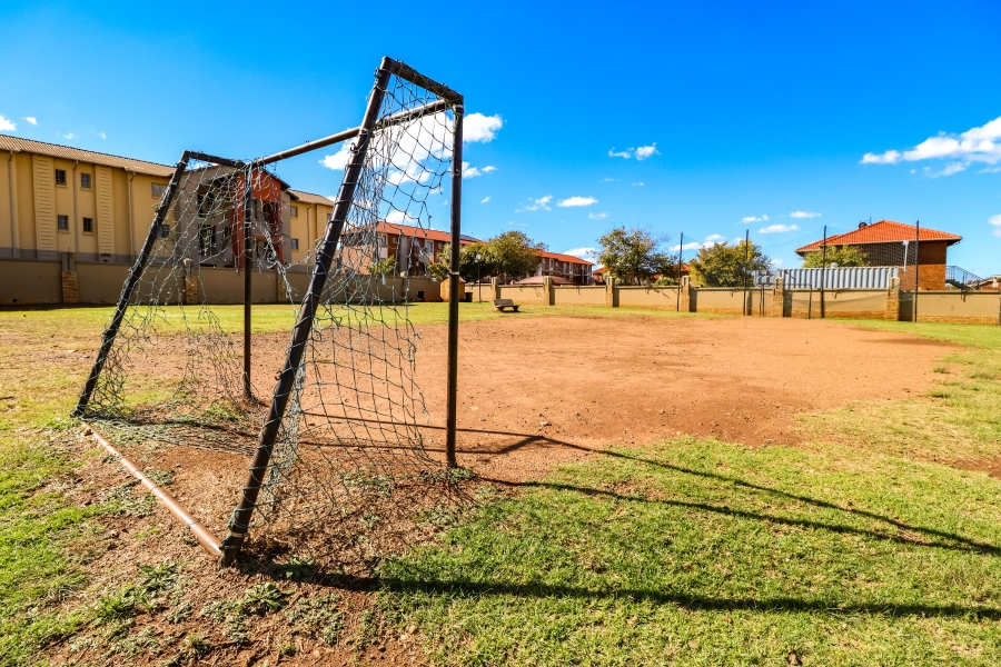 2 Bedroom Property for Sale in Monavoni Gauteng