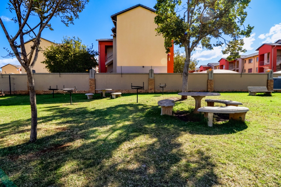2 Bedroom Property for Sale in Monavoni Gauteng