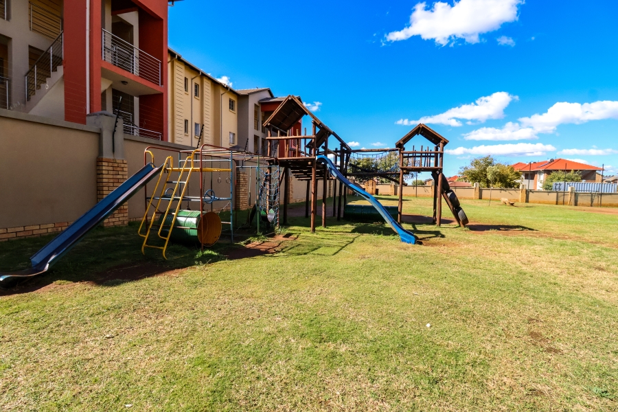 2 Bedroom Property for Sale in Monavoni Gauteng