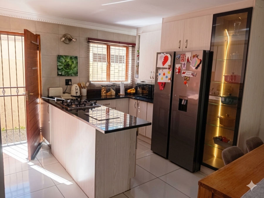 3 Bedroom Property for Sale in Rooihuiskraal North Gauteng