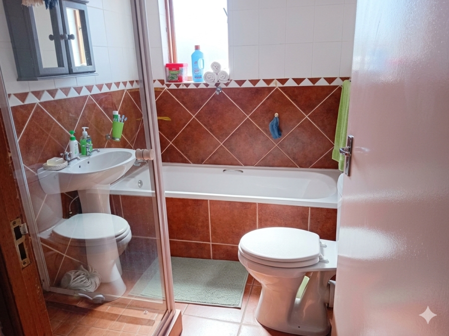 3 Bedroom Property for Sale in Rooihuiskraal North Gauteng