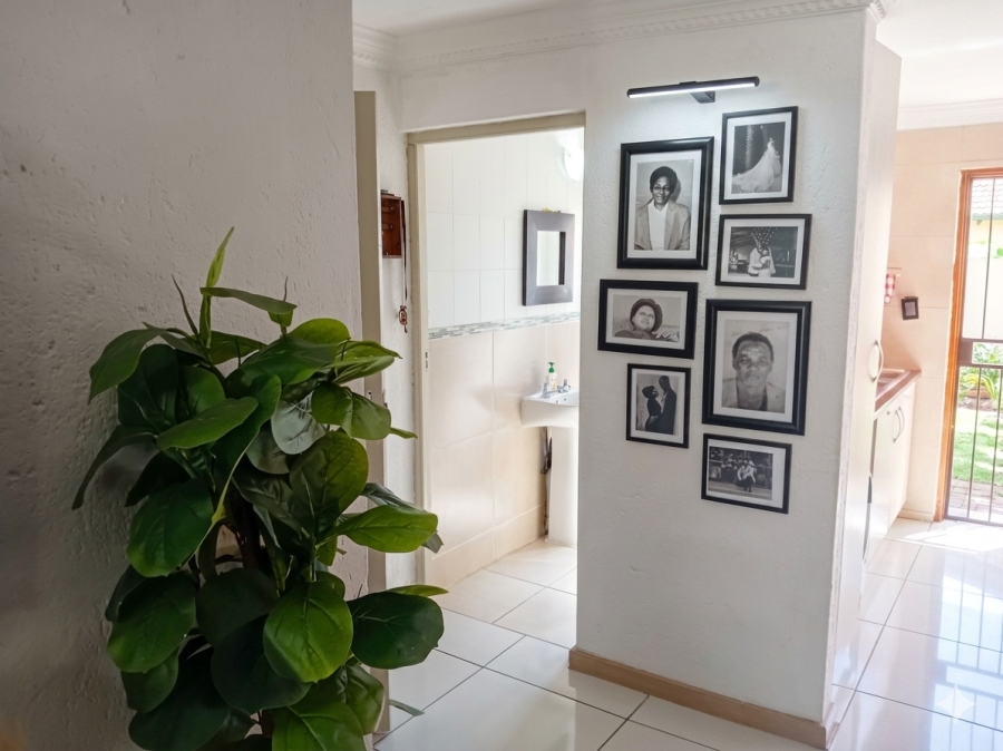 3 Bedroom Property for Sale in Rooihuiskraal North Gauteng