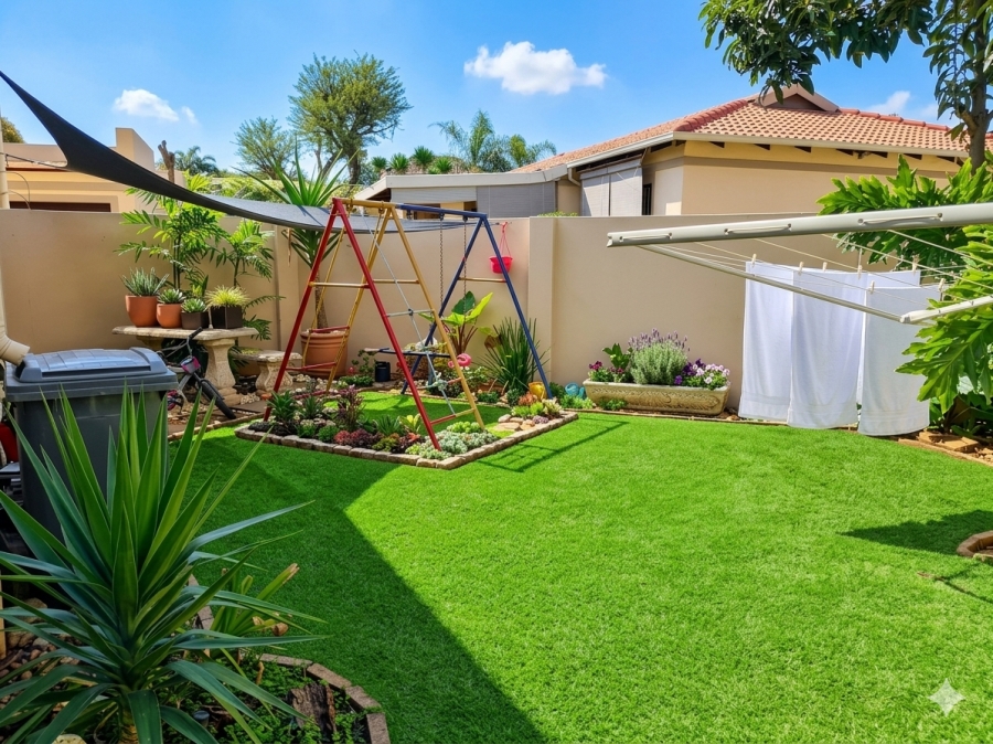 3 Bedroom Property for Sale in Rooihuiskraal North Gauteng
