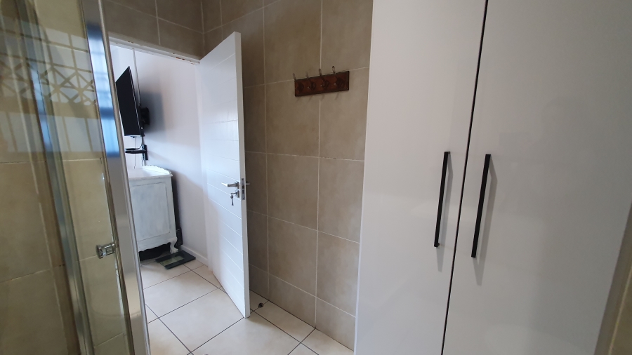 2 Bedroom Property for Sale in Oakdene Gauteng