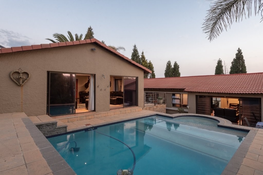 4 Bedroom Property for Sale in Glenvista Gauteng