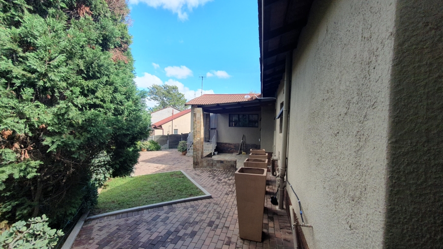 4 Bedroom Property for Sale in Glenvista Gauteng