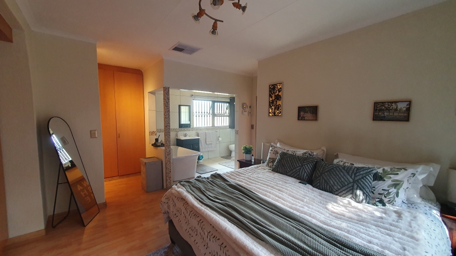 4 Bedroom Property for Sale in Glenvista Gauteng