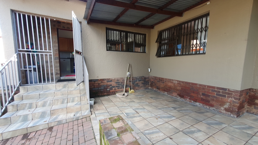 4 Bedroom Property for Sale in Glenvista Gauteng
