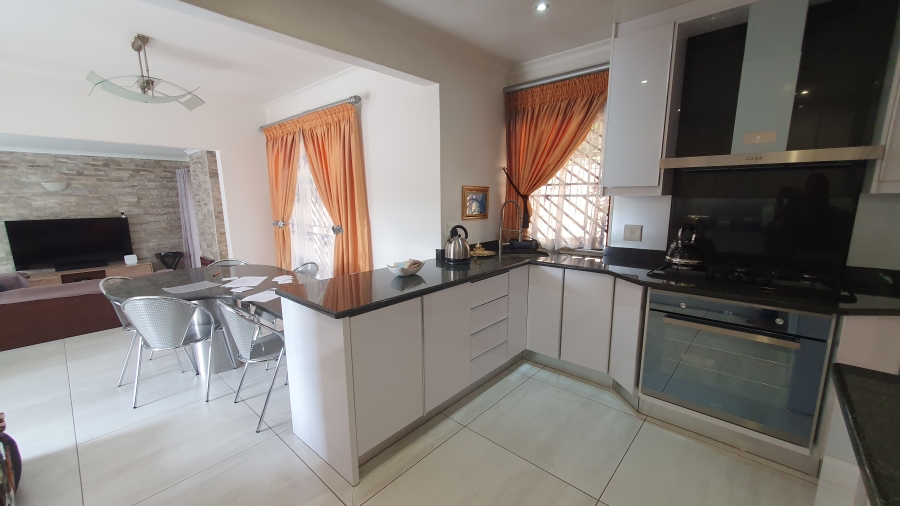3 Bedroom Property for Sale in Glenvista Gauteng
