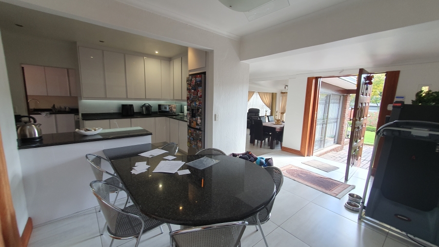 3 Bedroom Property for Sale in Glenvista Gauteng