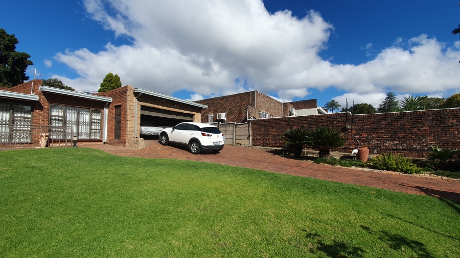 3 Bedroom Property for Sale in Glenvista Gauteng