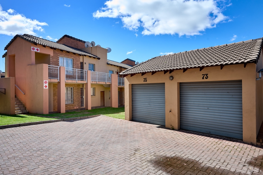 2 Bedroom Property for Sale in Erand Gardens Gauteng