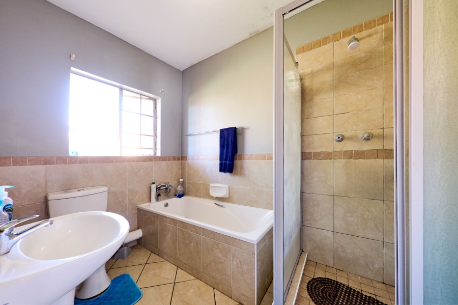 2 Bedroom Property for Sale in Erand Gardens Gauteng
