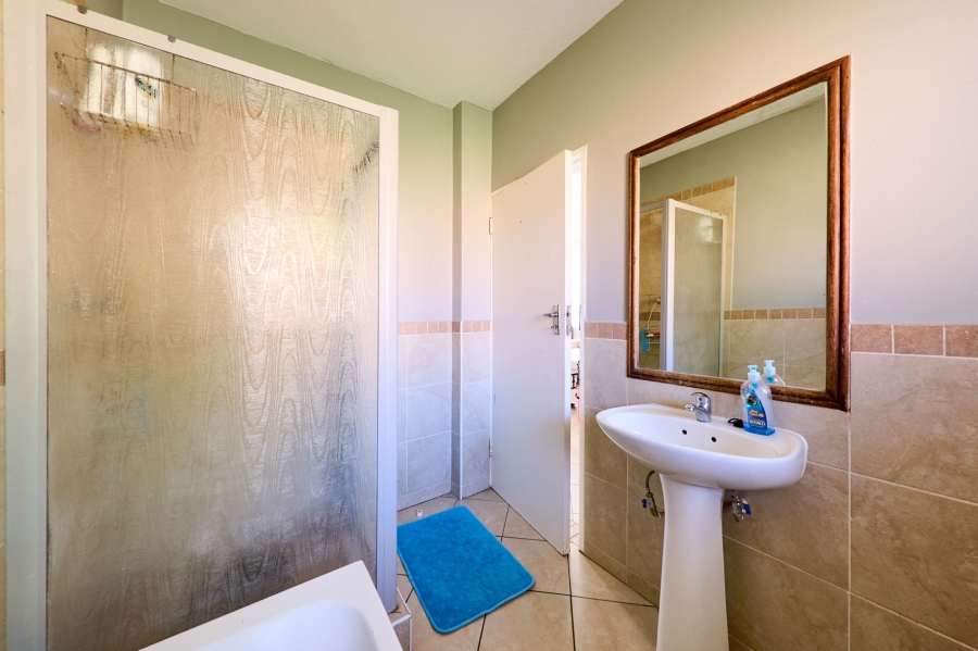 2 Bedroom Property for Sale in Erand Gardens Gauteng