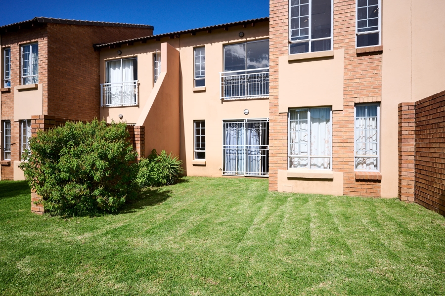 2 Bedroom Property for Sale in Erand Gardens Gauteng
