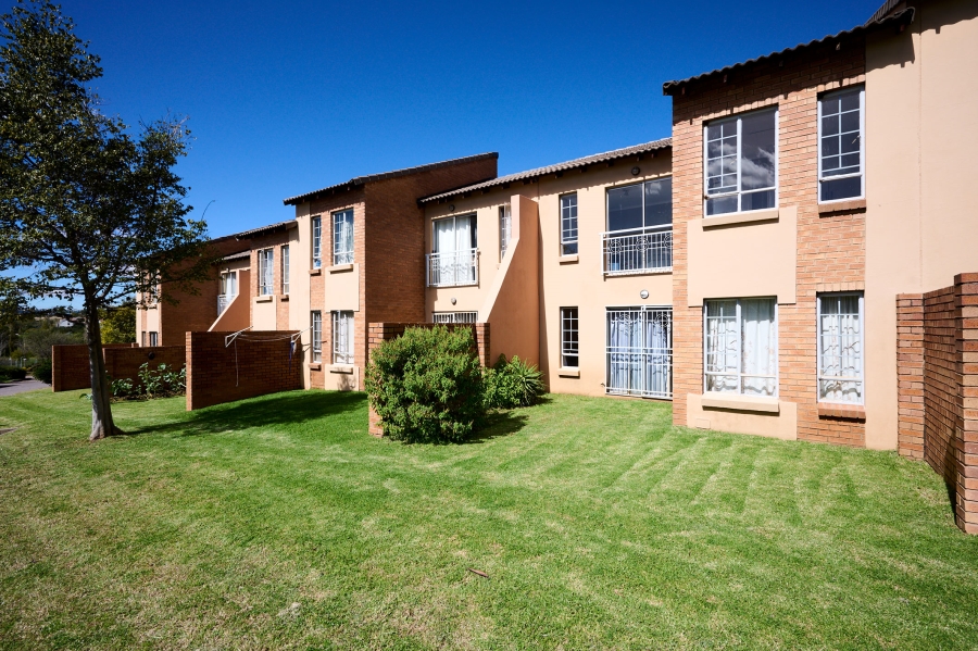 2 Bedroom Property for Sale in Erand Gardens Gauteng