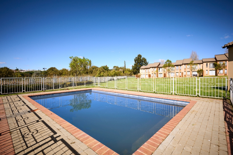 2 Bedroom Property for Sale in Erand Gardens Gauteng