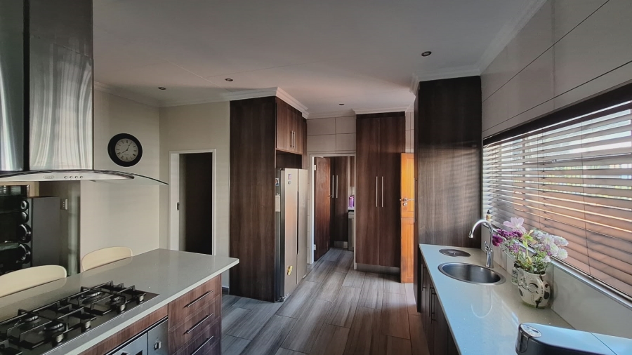 6 Bedroom Property for Sale in Villieria Gauteng