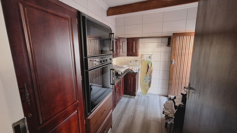 6 Bedroom Property for Sale in Villieria Gauteng