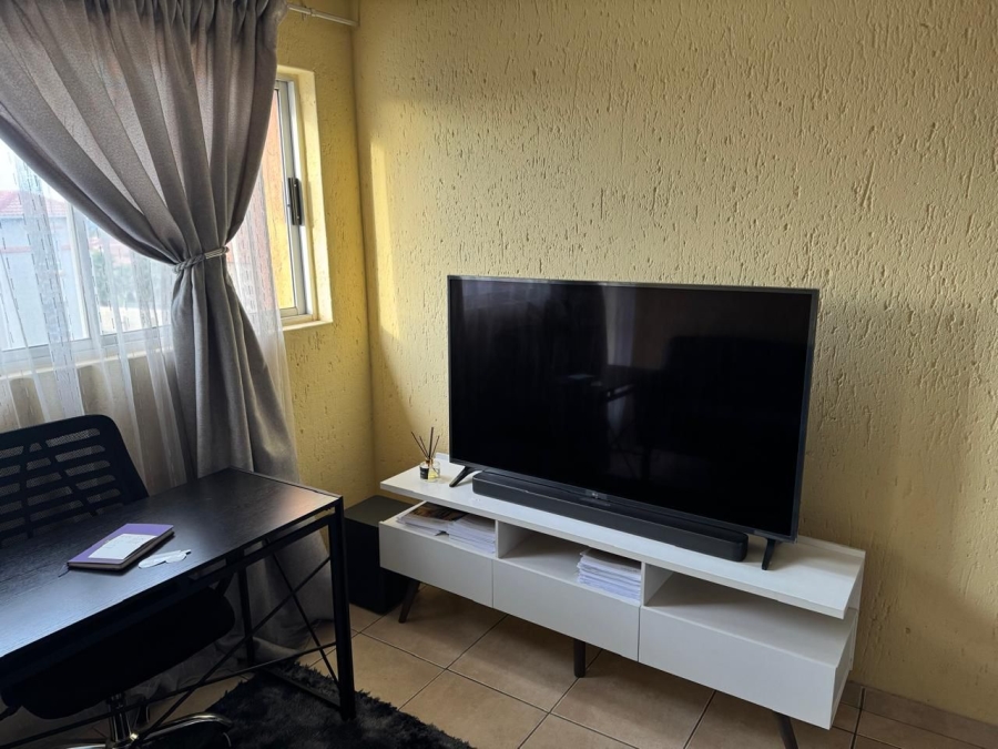 1 Bedroom Property for Sale in Ormonde View Gauteng