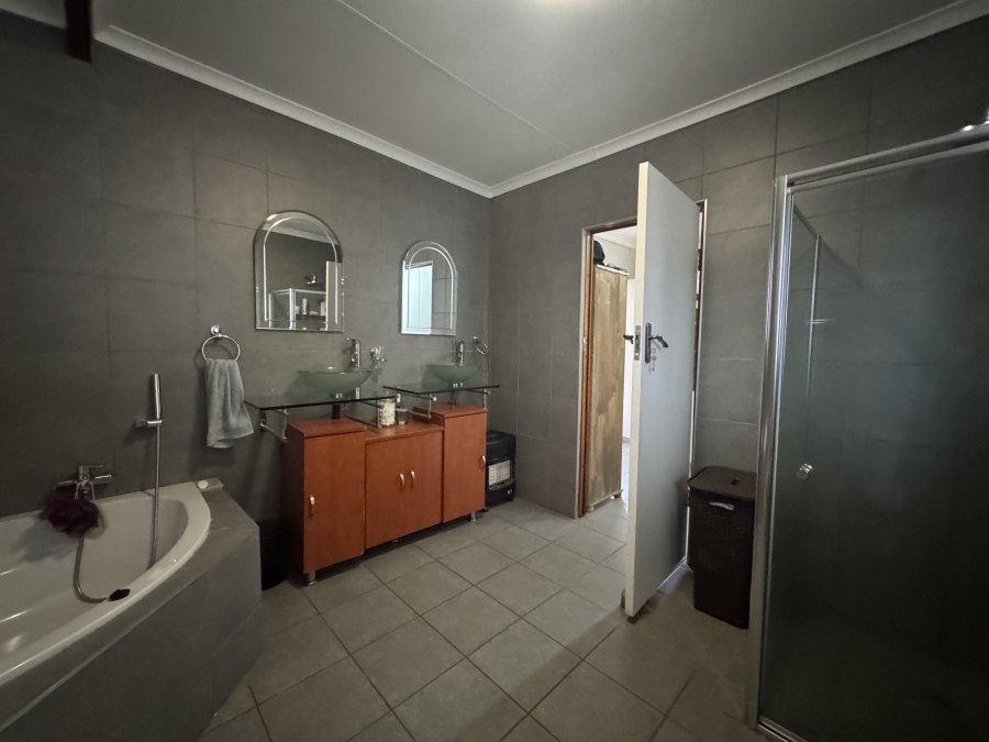 3 Bedroom Property for Sale in Randhart Gauteng