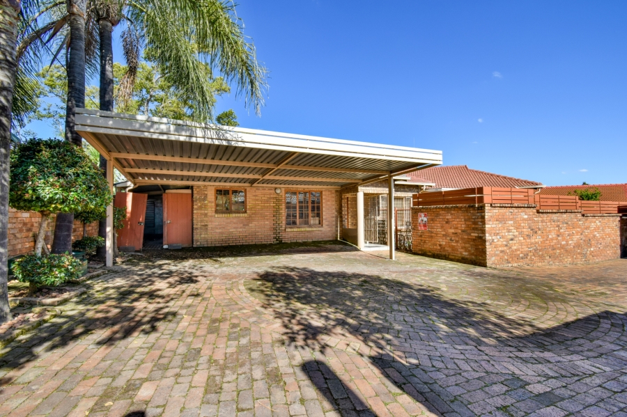 4 Bedroom Property for Sale in Moreleta Park Gauteng