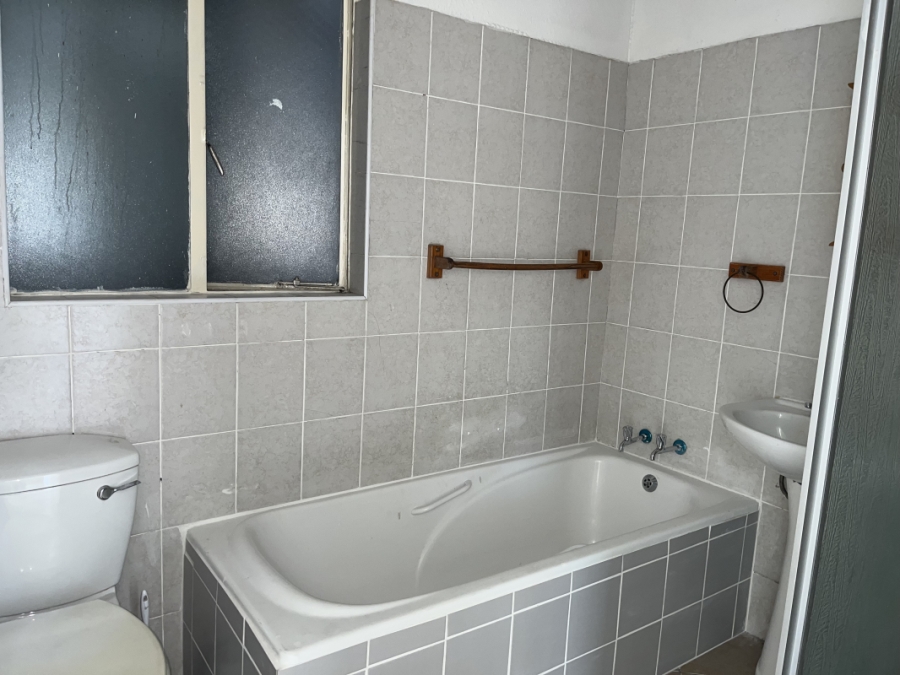 2 Bedroom Property for Sale in Edenvale Central Gauteng