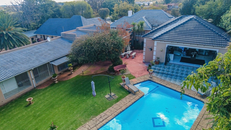 4 Bedroom Property for Sale in Mondeor Gauteng