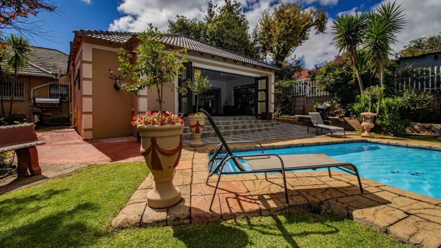 4 Bedroom Property for Sale in Mondeor Gauteng