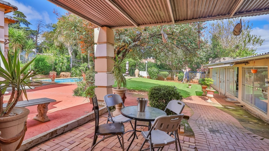 4 Bedroom Property for Sale in Mondeor Gauteng