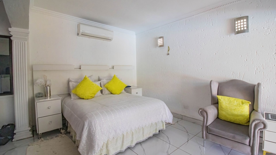 4 Bedroom Property for Sale in Mondeor Gauteng