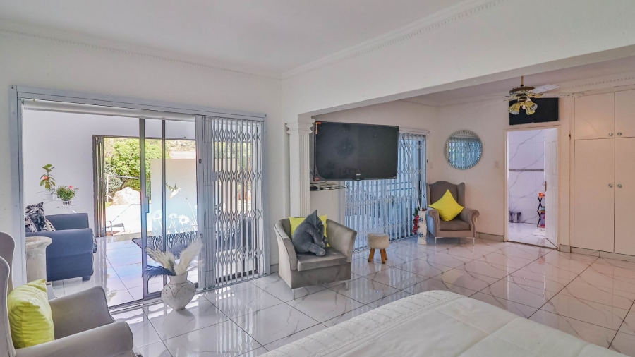 4 Bedroom Property for Sale in Mondeor Gauteng