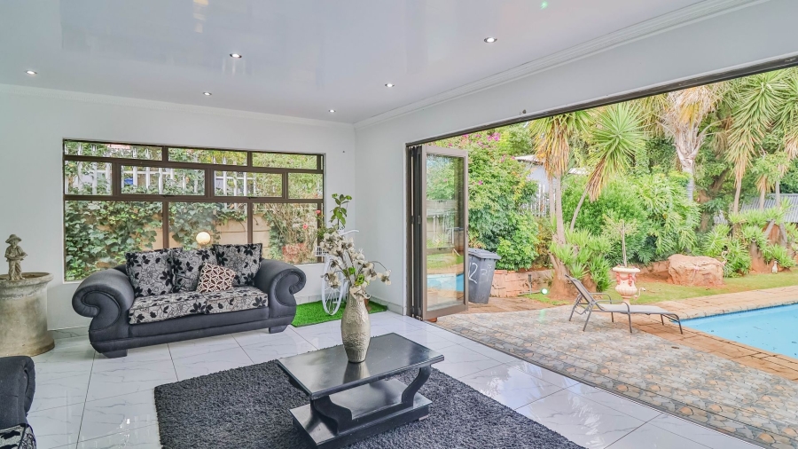 4 Bedroom Property for Sale in Mondeor Gauteng