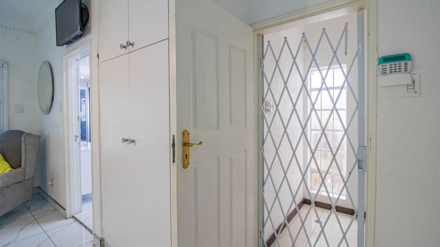 4 Bedroom Property for Sale in Mondeor Gauteng