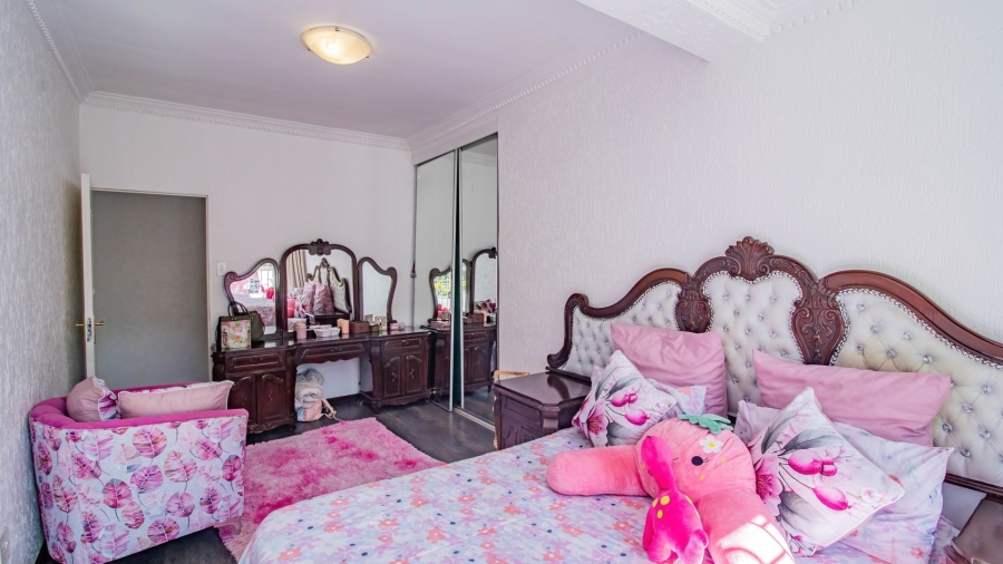 4 Bedroom Property for Sale in Mondeor Gauteng