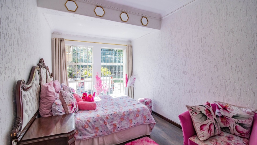 4 Bedroom Property for Sale in Mondeor Gauteng
