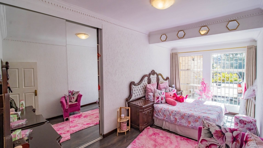 4 Bedroom Property for Sale in Mondeor Gauteng