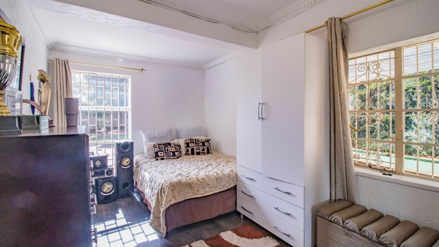 4 Bedroom Property for Sale in Mondeor Gauteng
