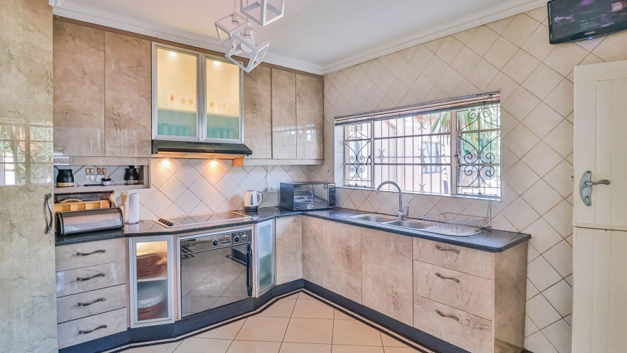 4 Bedroom Property for Sale in Mondeor Gauteng