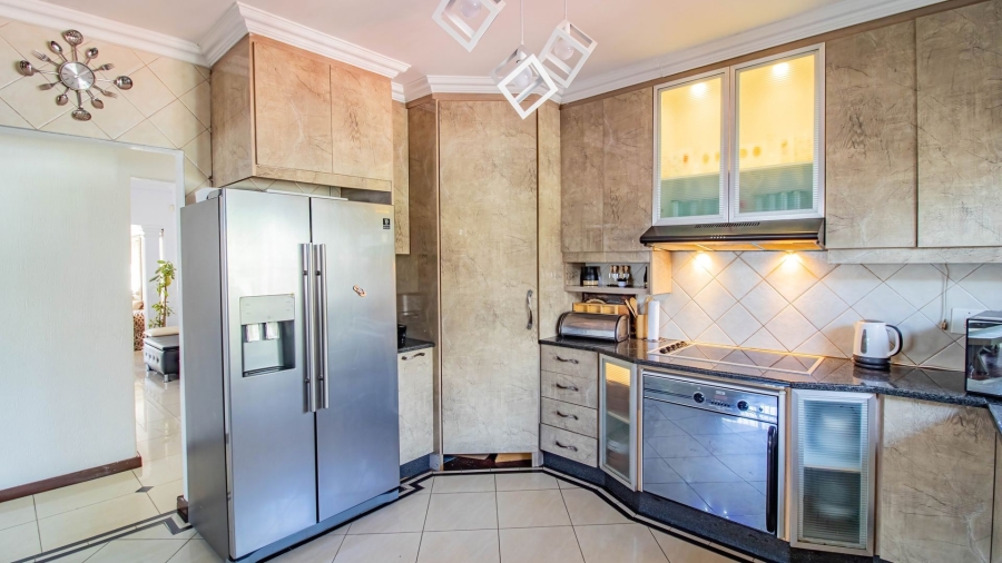 4 Bedroom Property for Sale in Mondeor Gauteng