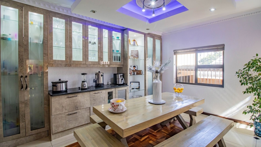 4 Bedroom Property for Sale in Mondeor Gauteng
